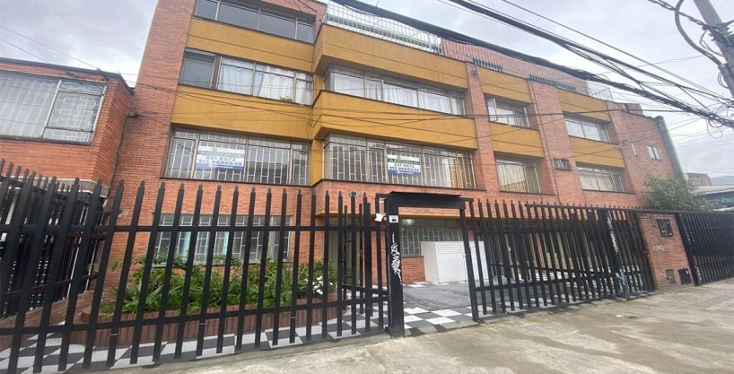 EN ARRIENDO, PRIMER PISO PARA CONSULTORIO MEDICO-OFICINA